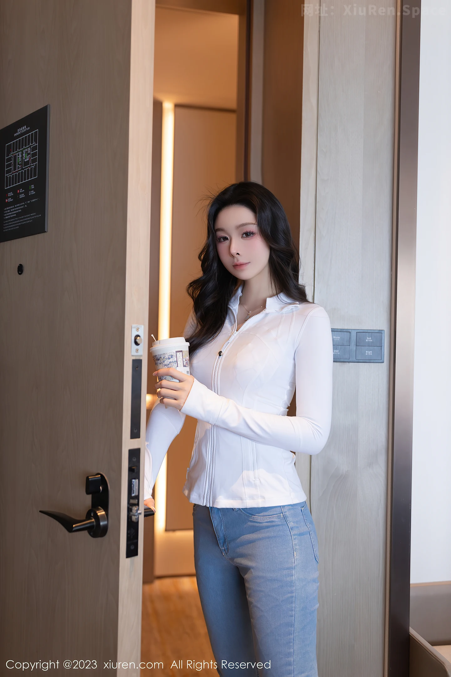 图片[2]-[XiuRen秀人网]VOL.7639 模特小逗逗性感黑色网格情趣服饰配白色内衣秀曼妙身姿诱惑写真80P-秀人网官方网站